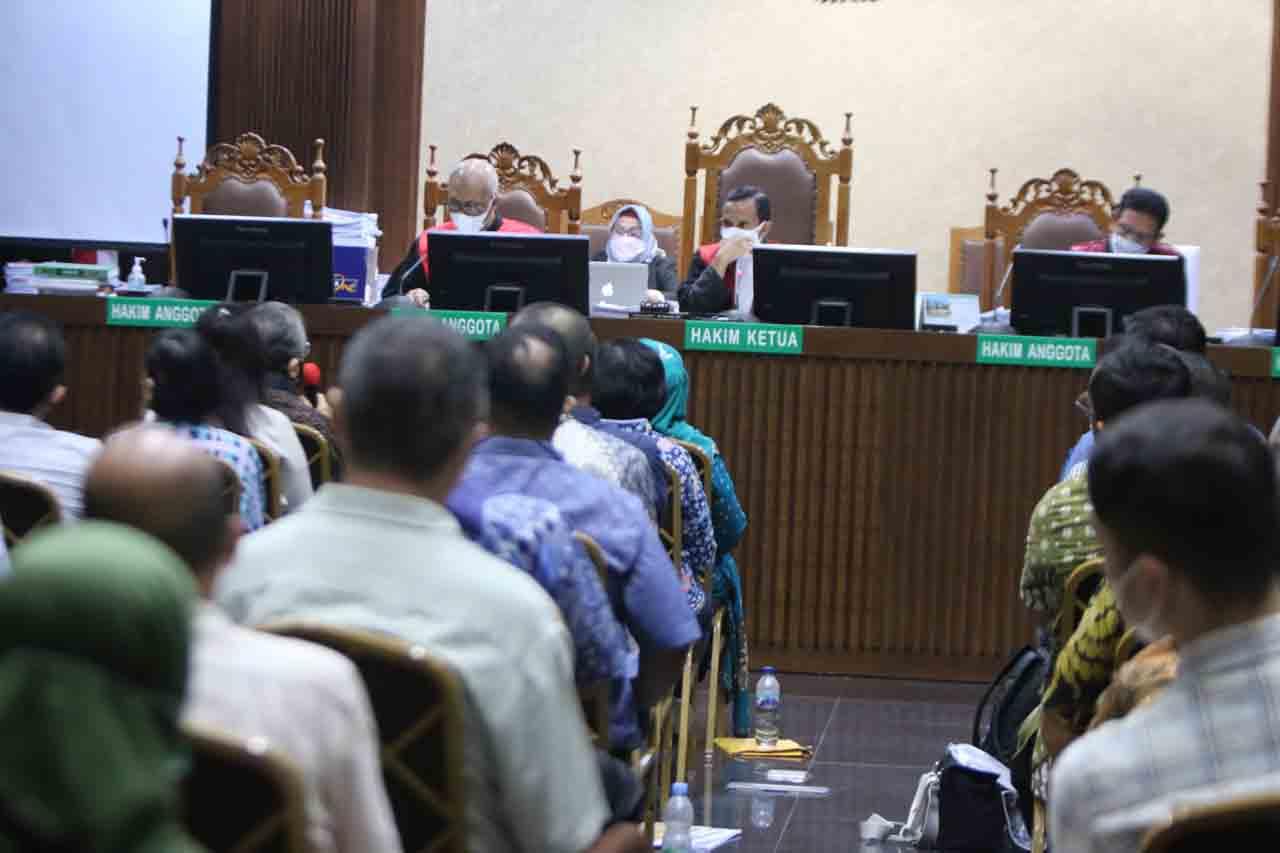27 Saksi Dihadirkan...