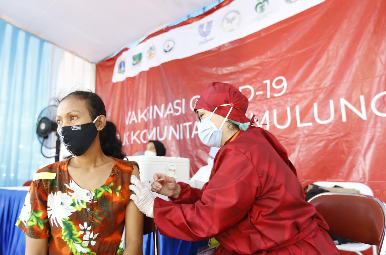 Vaksinasi Covid-19 untuk...