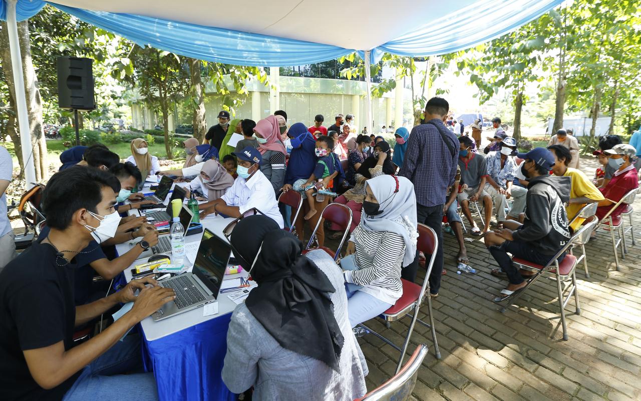 Vaksinasi Covid-19 untuk...