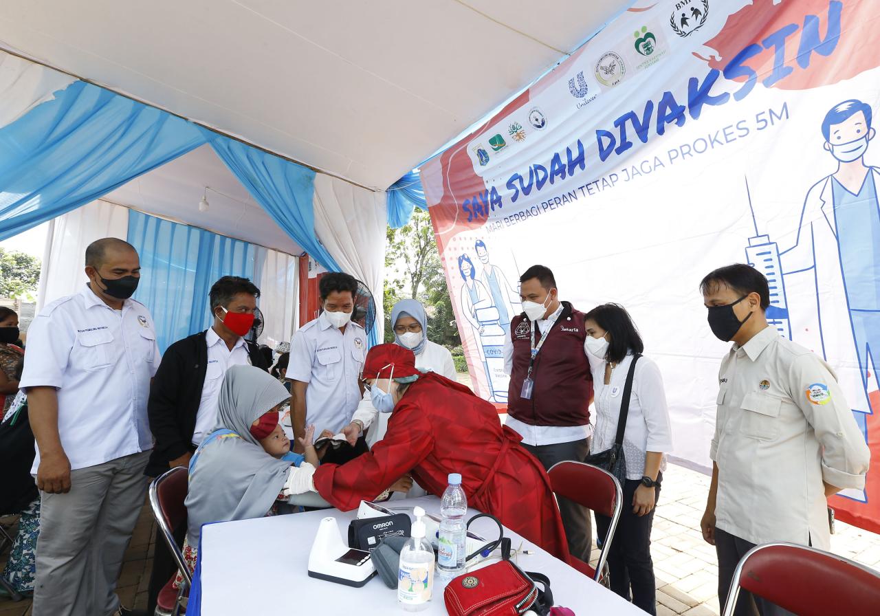 Vaksinasi Covid-19 untuk...