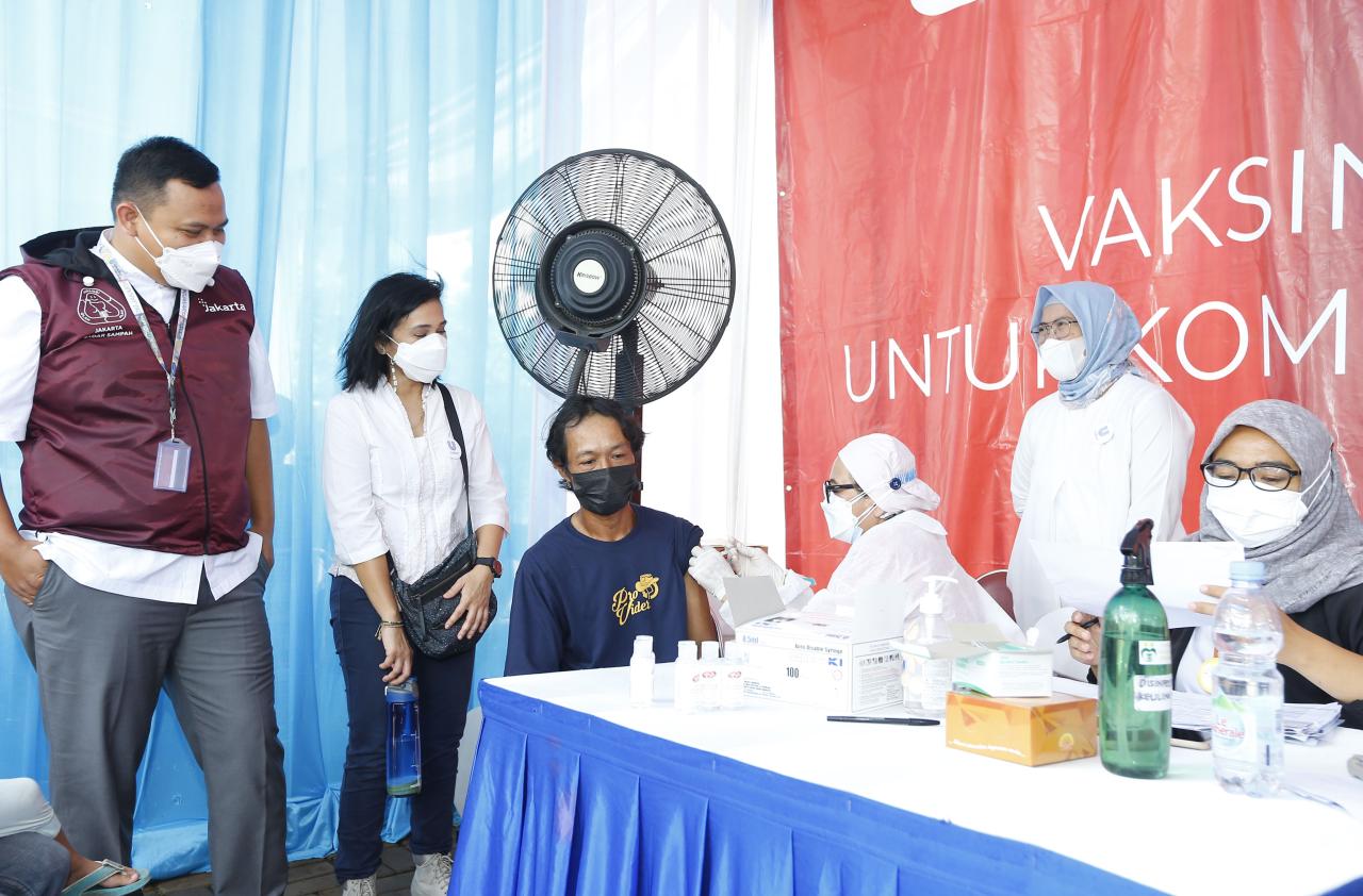 Vaksinasi Covid-19 untuk...