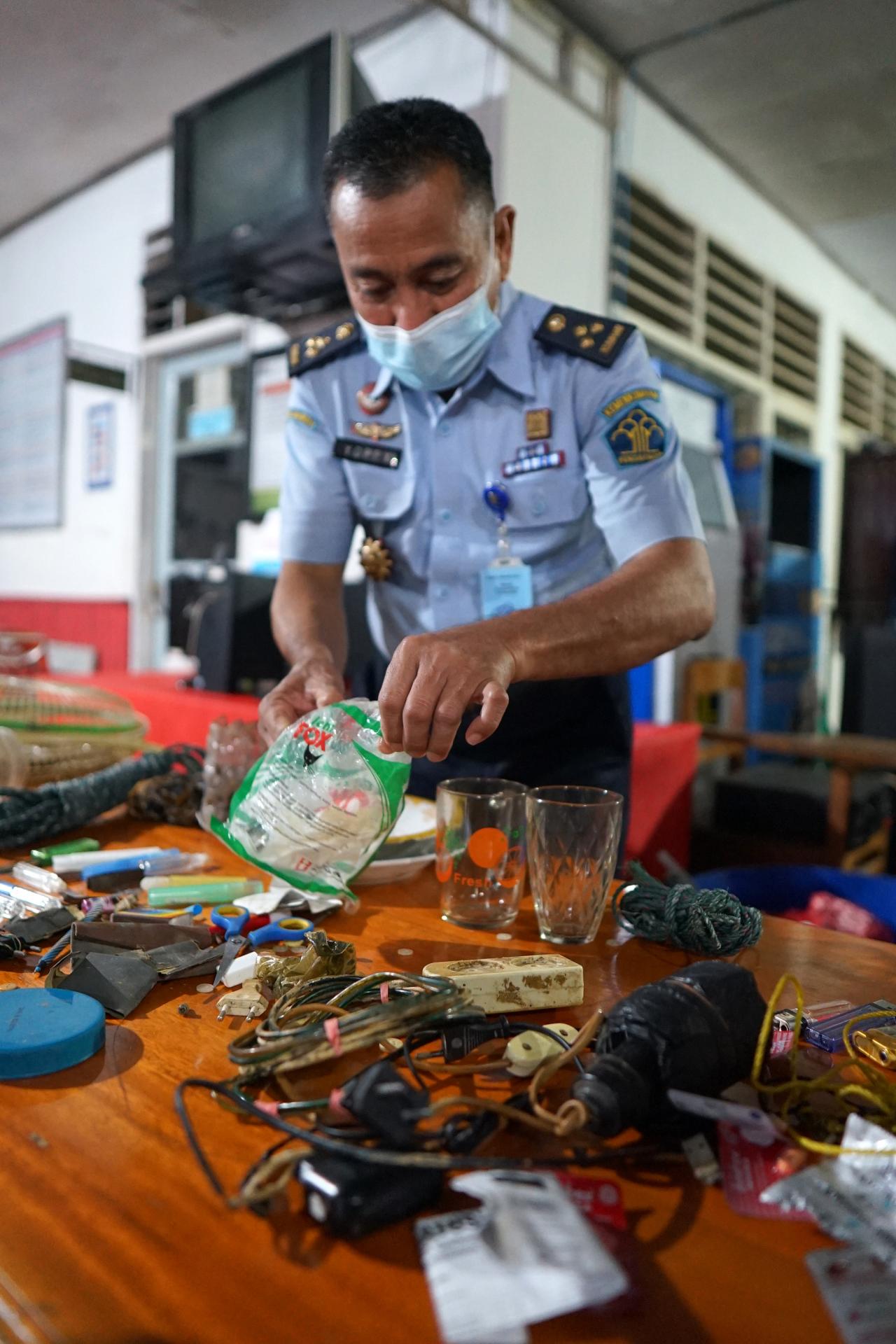 Silet hingga Pisau Rakitan...