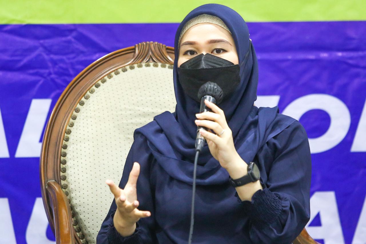 Menanamkan Karakter...