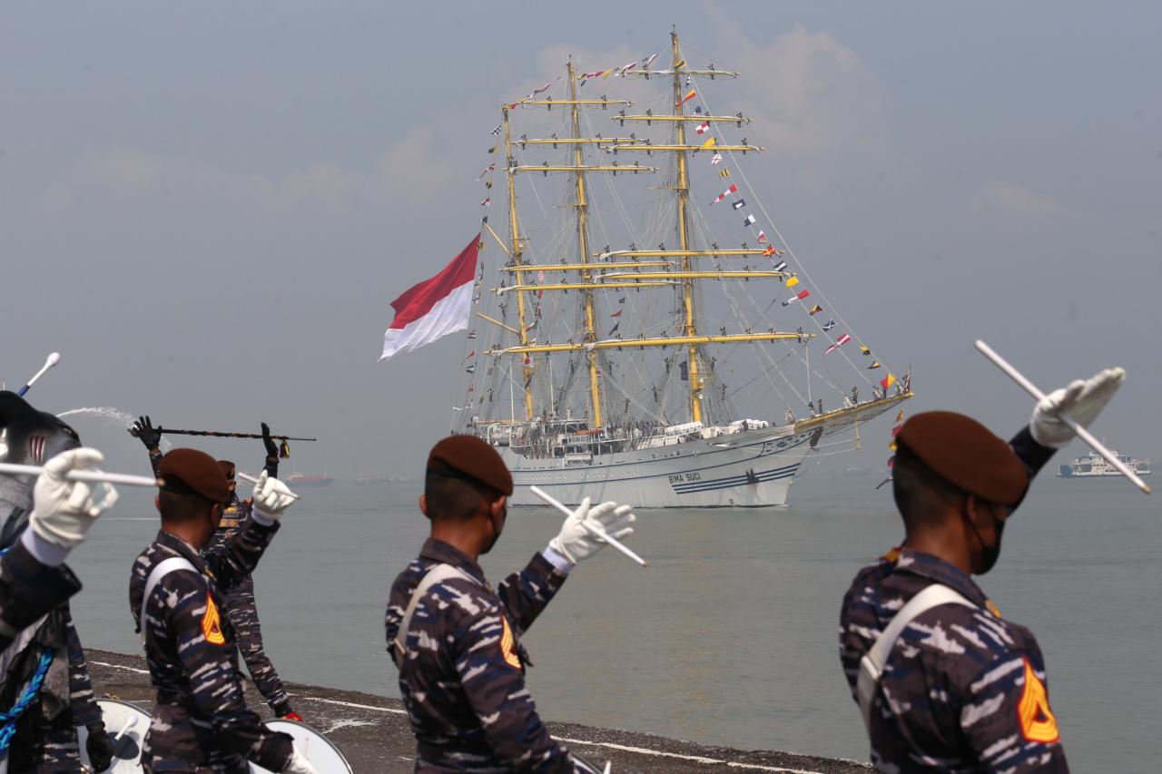 99 Hari Mengarungi Lautan...