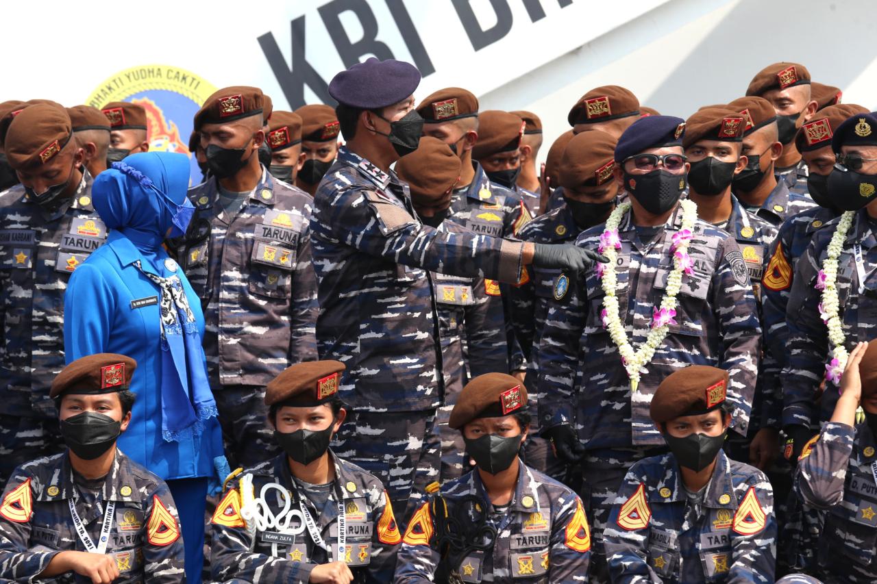 99 Hari Mengarungi Lautan...