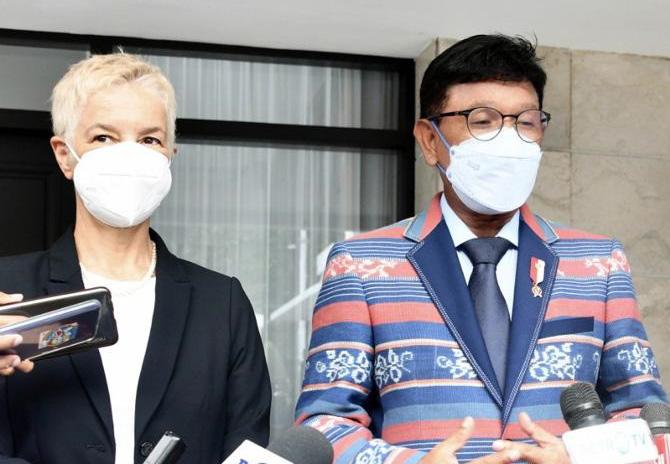 Bahas Kerja Sama dengan...