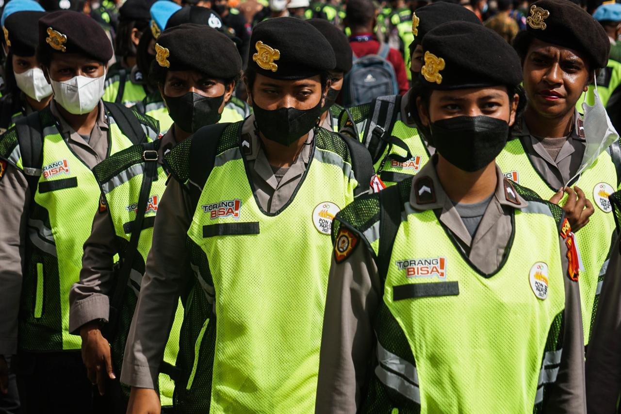 1.120 Aparat Gabungan...