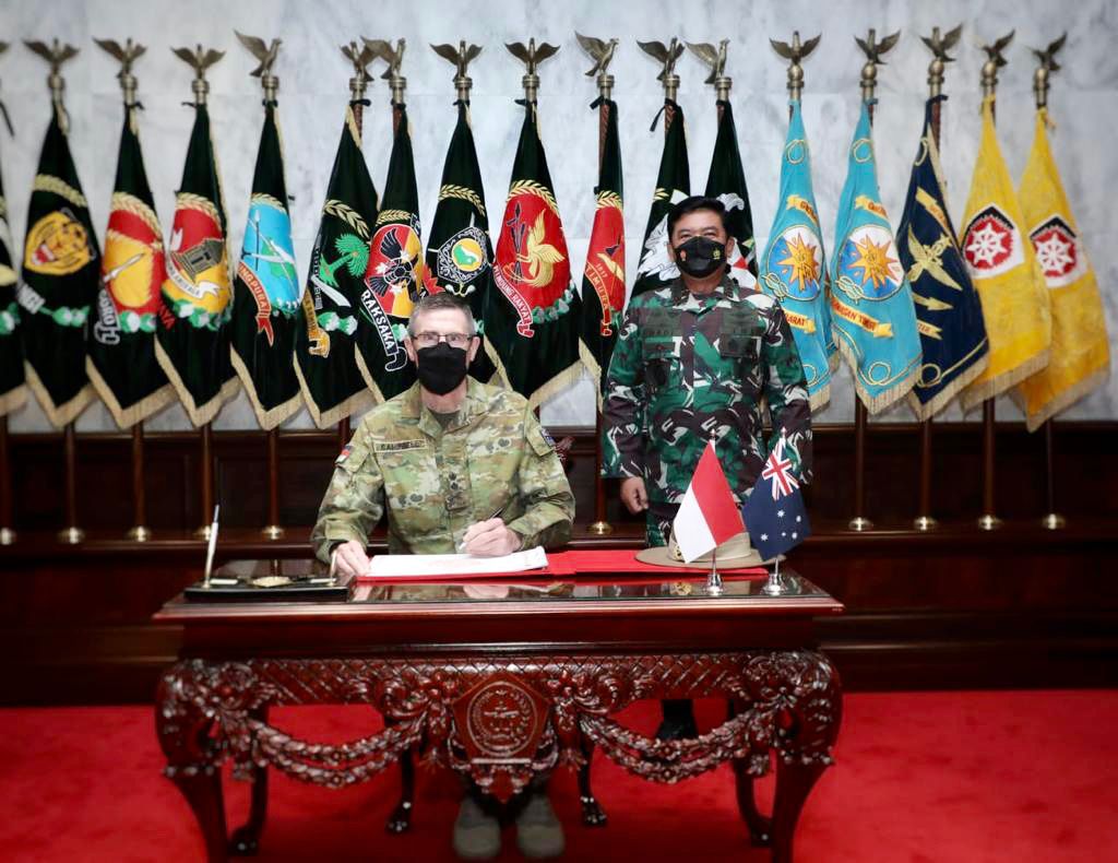 Panglima TNI Terima...