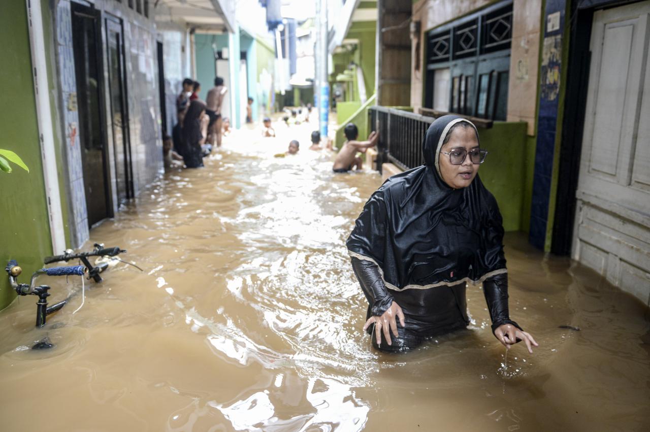 Jakarta Masih Terendam...