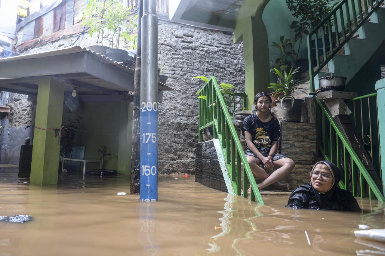 Jakarta Masih Terendam...