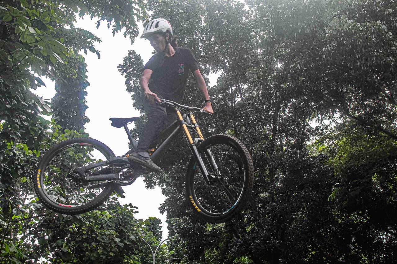 Berlatih Sepeda Gunung...