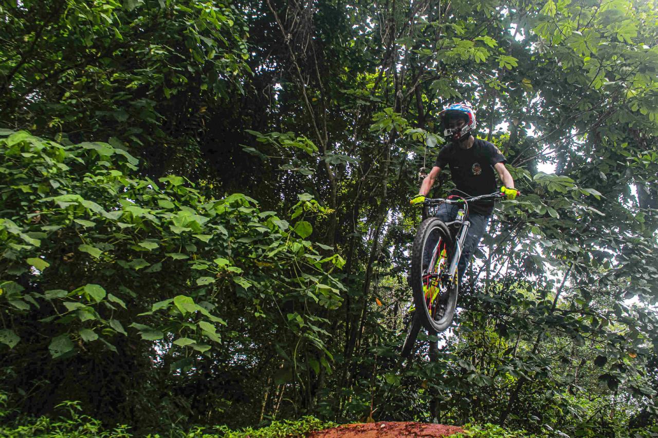 Berlatih Sepeda Gunung...