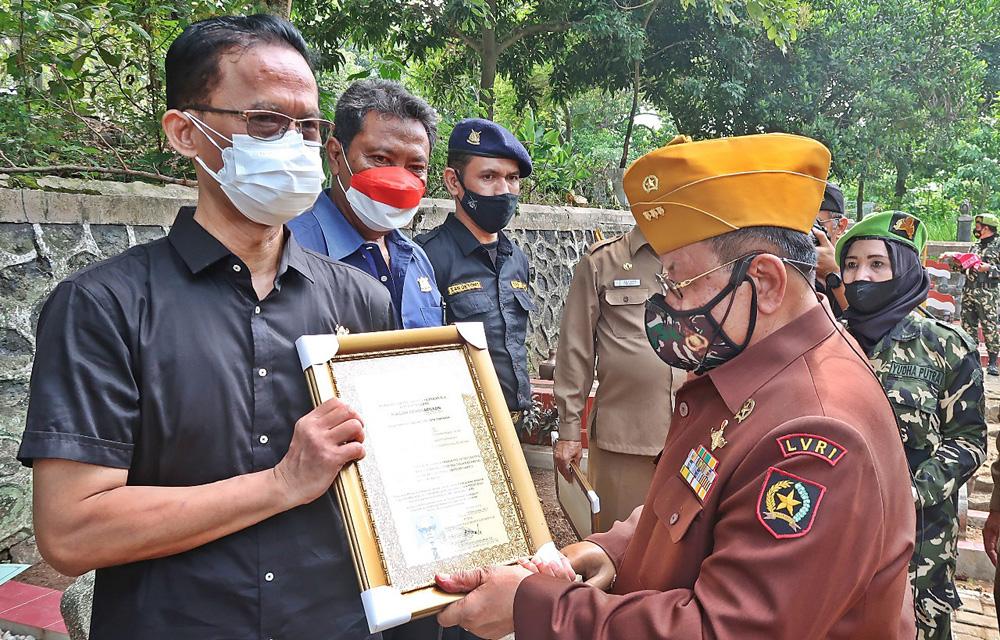 LVRI Pasang Bambu Runcing...