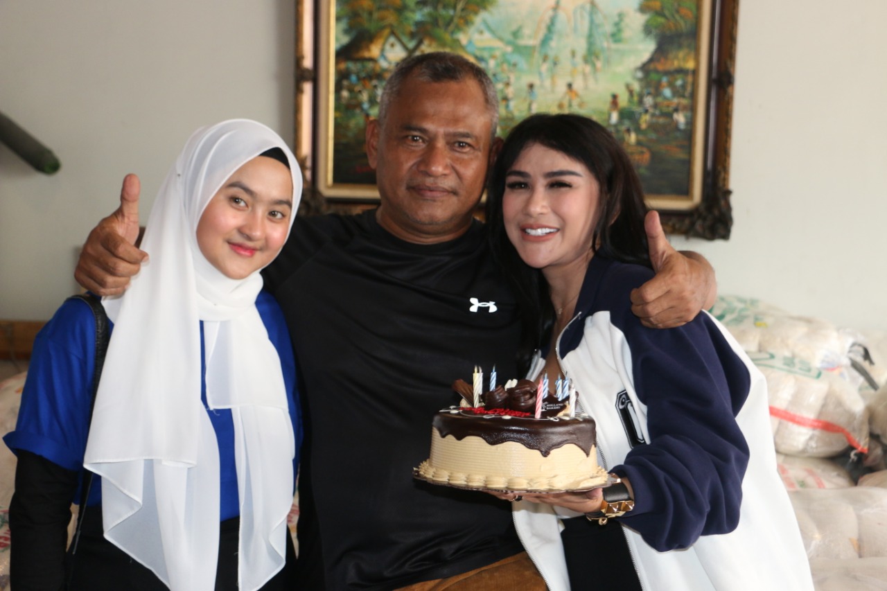 Rayakan Ulang Tahun,...