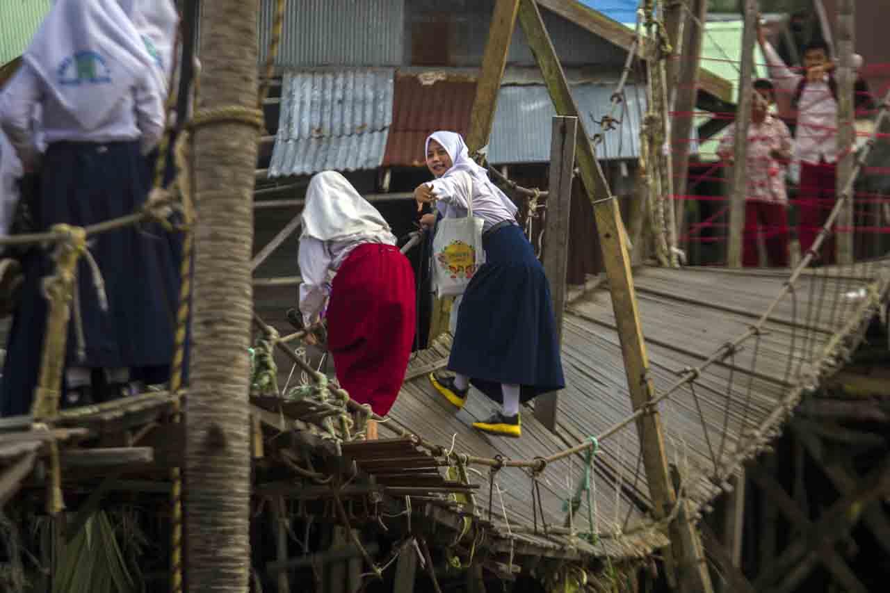 Demi Sekolah, Pelajar...