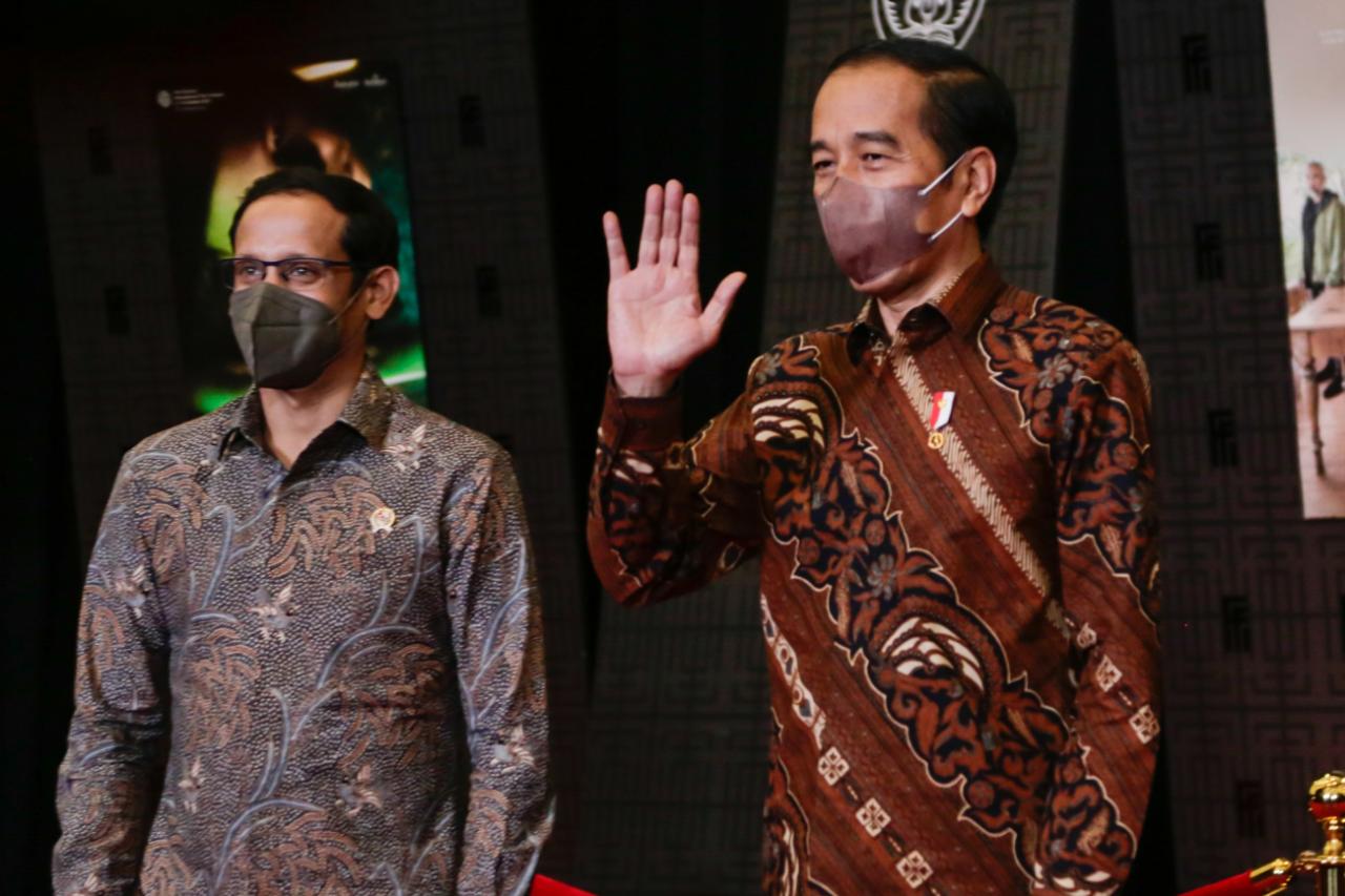 Presiden Jokowi Hadiri...
