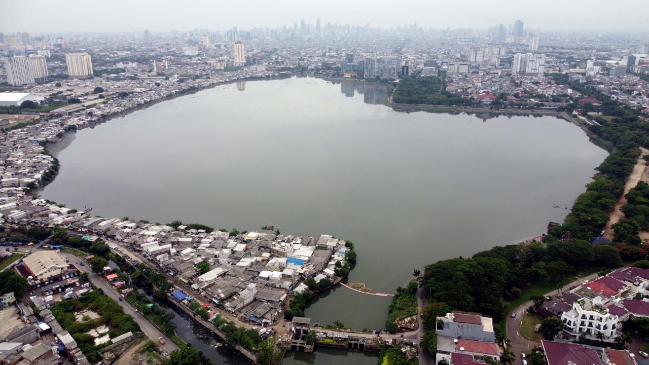 Daya Tampung Waduk Pluit...