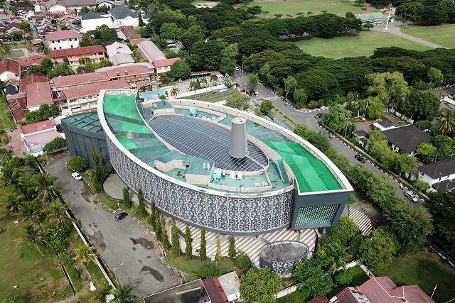 Melihat Kemegahan Museum...