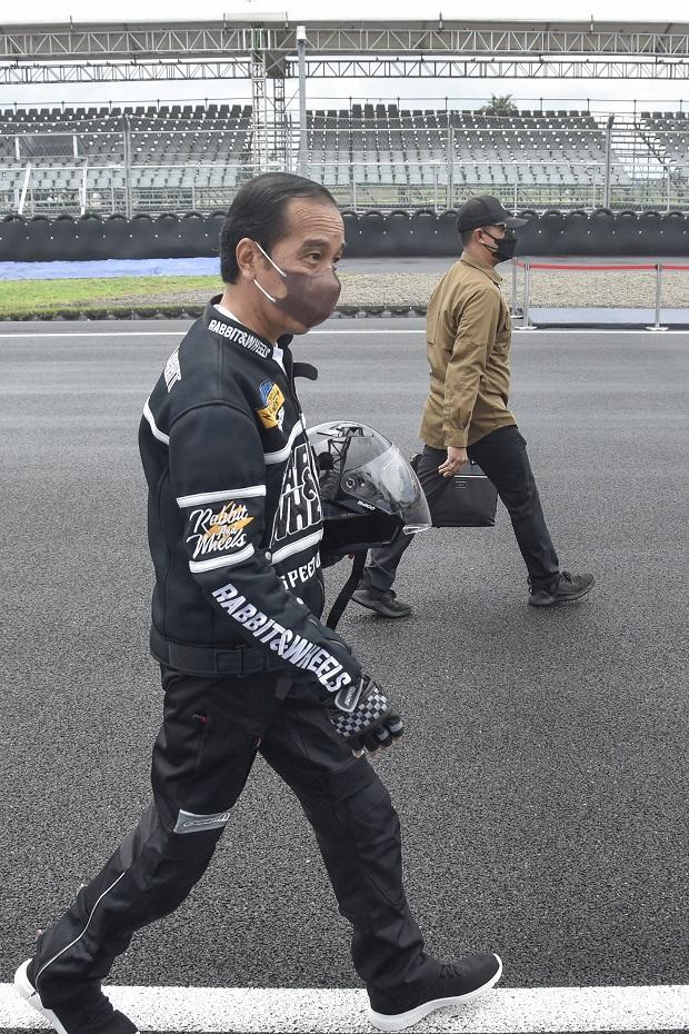 Sangar, Jokowi Geber...