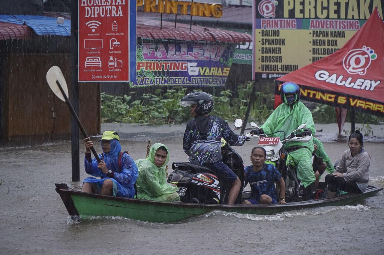 Banjir Masih Merendam...