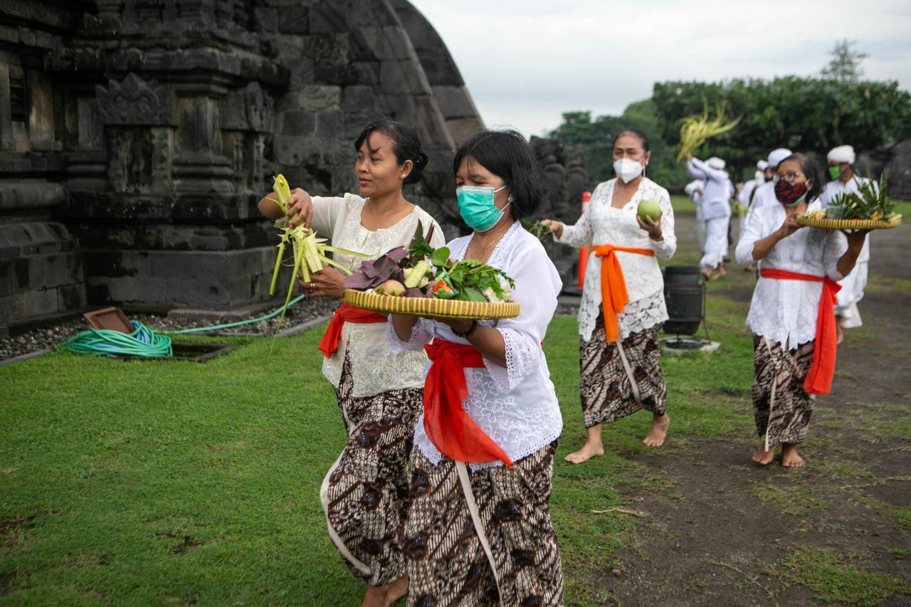 Umat Hindu Gelar Upacara...