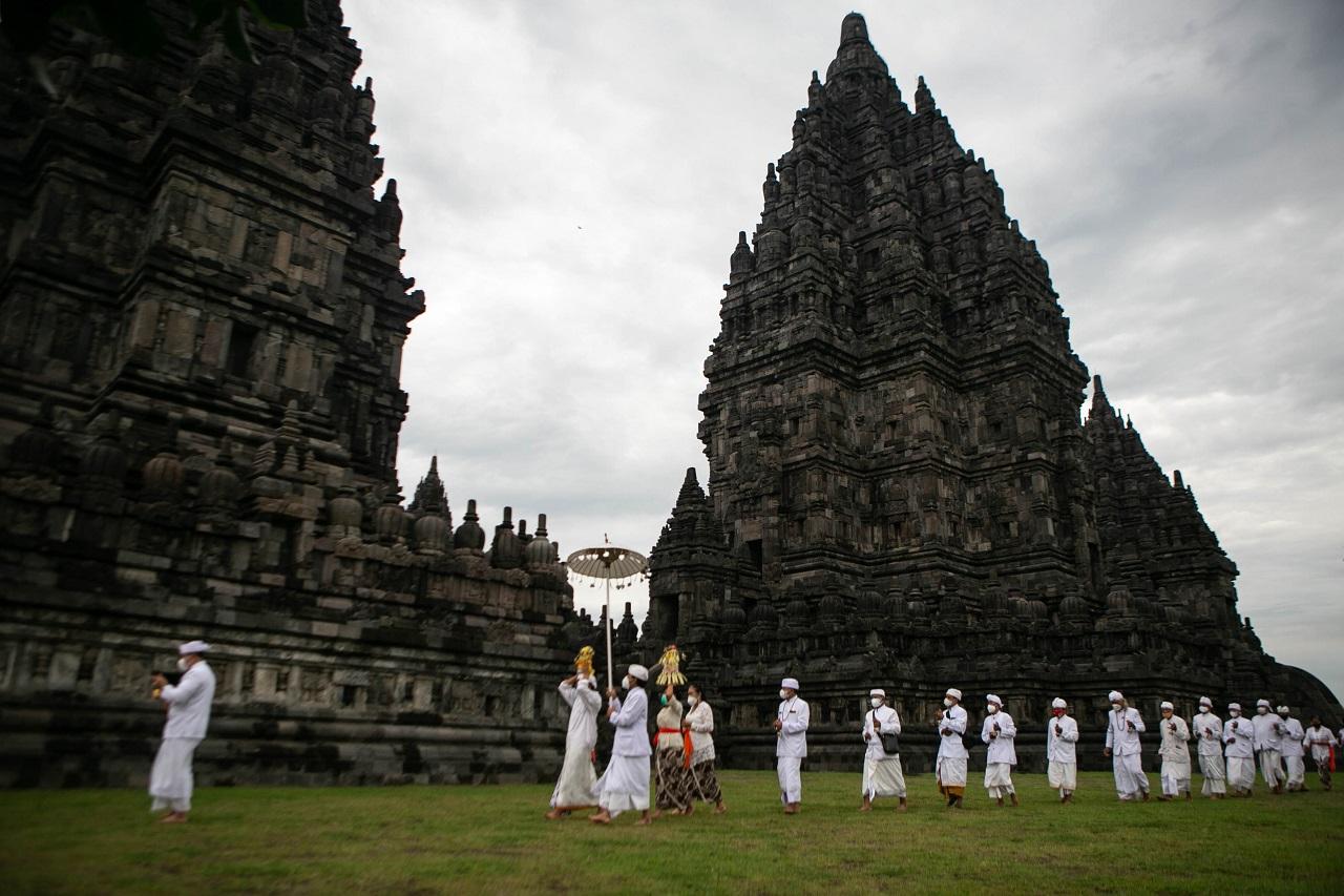 Umat Hindu Gelar Upacara...