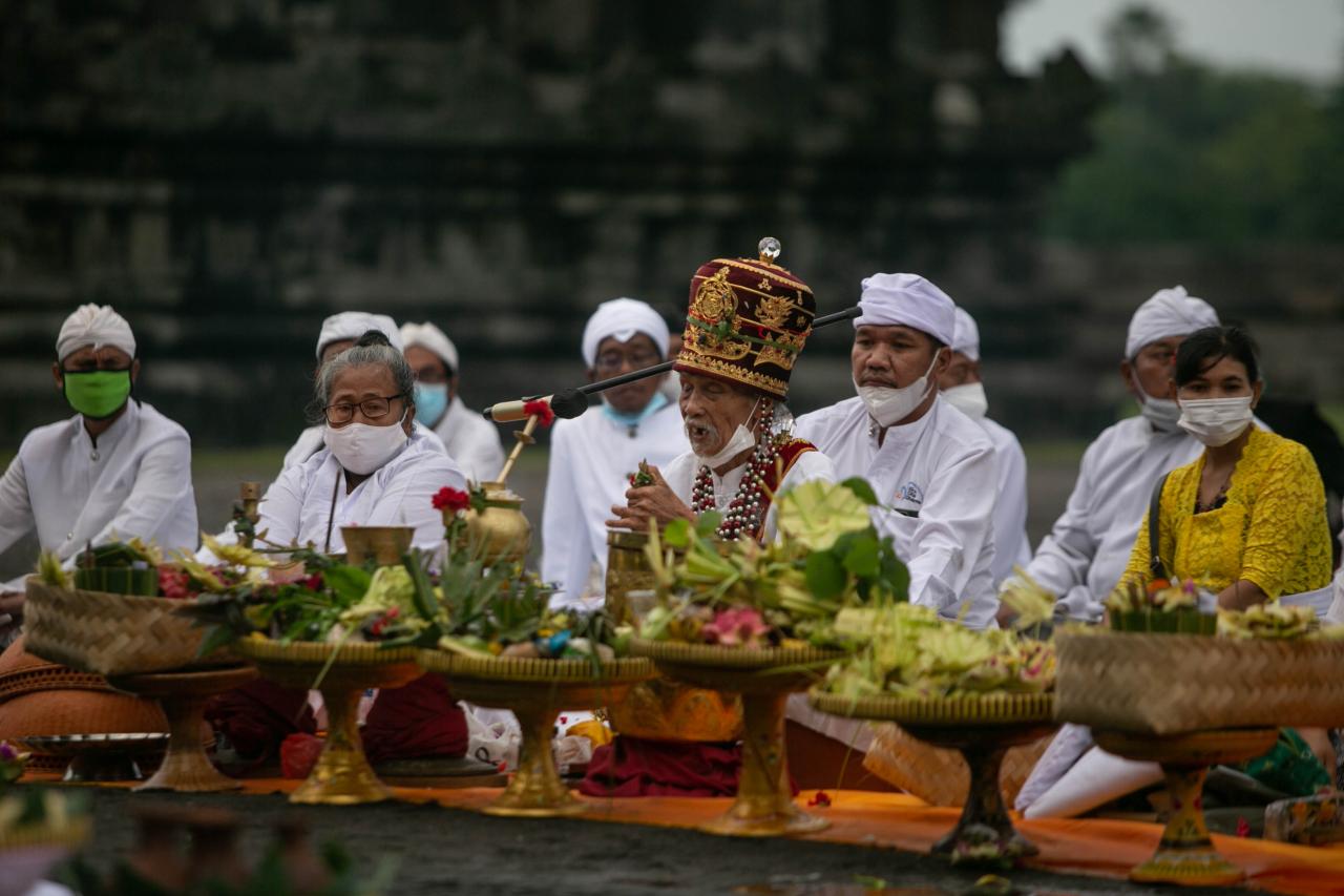 Umat Hindu Gelar Upacara...
