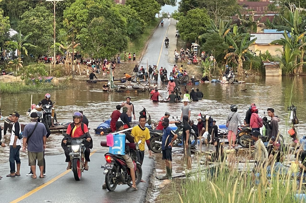 Banjir Masih Merendam...