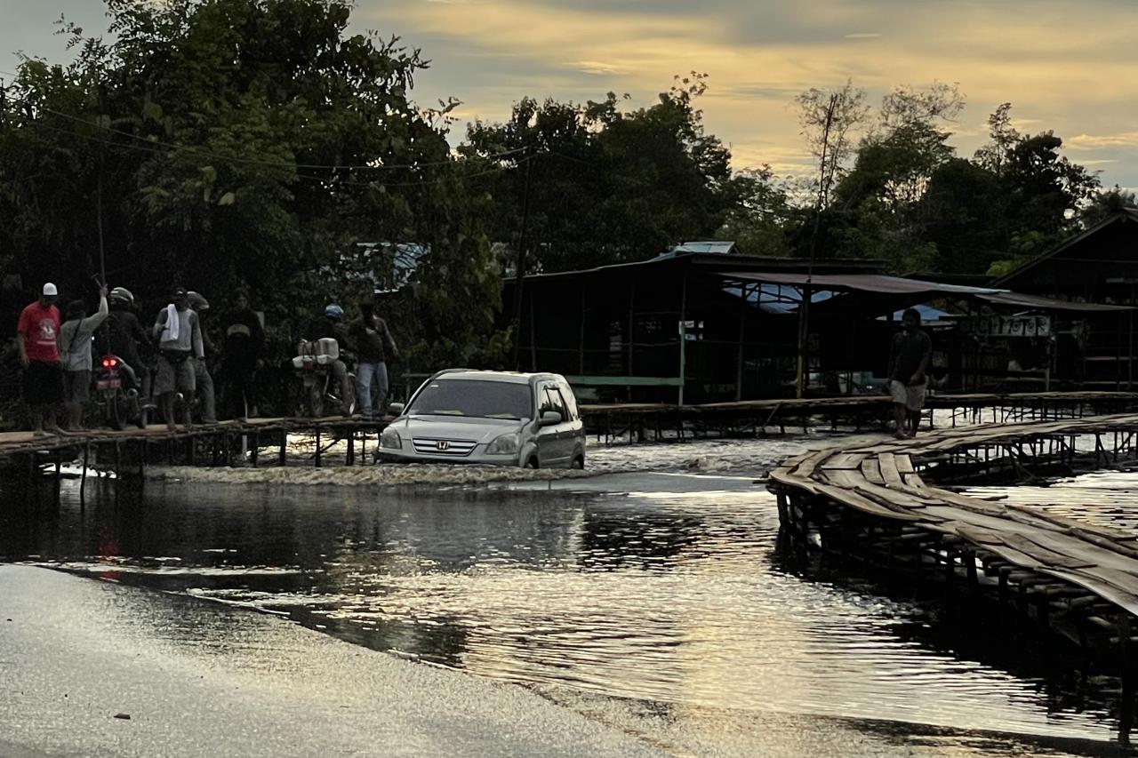 Banjir Masih Merendam...