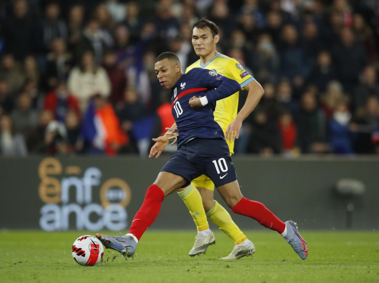 Aksi Mbappe Borong Empat...
