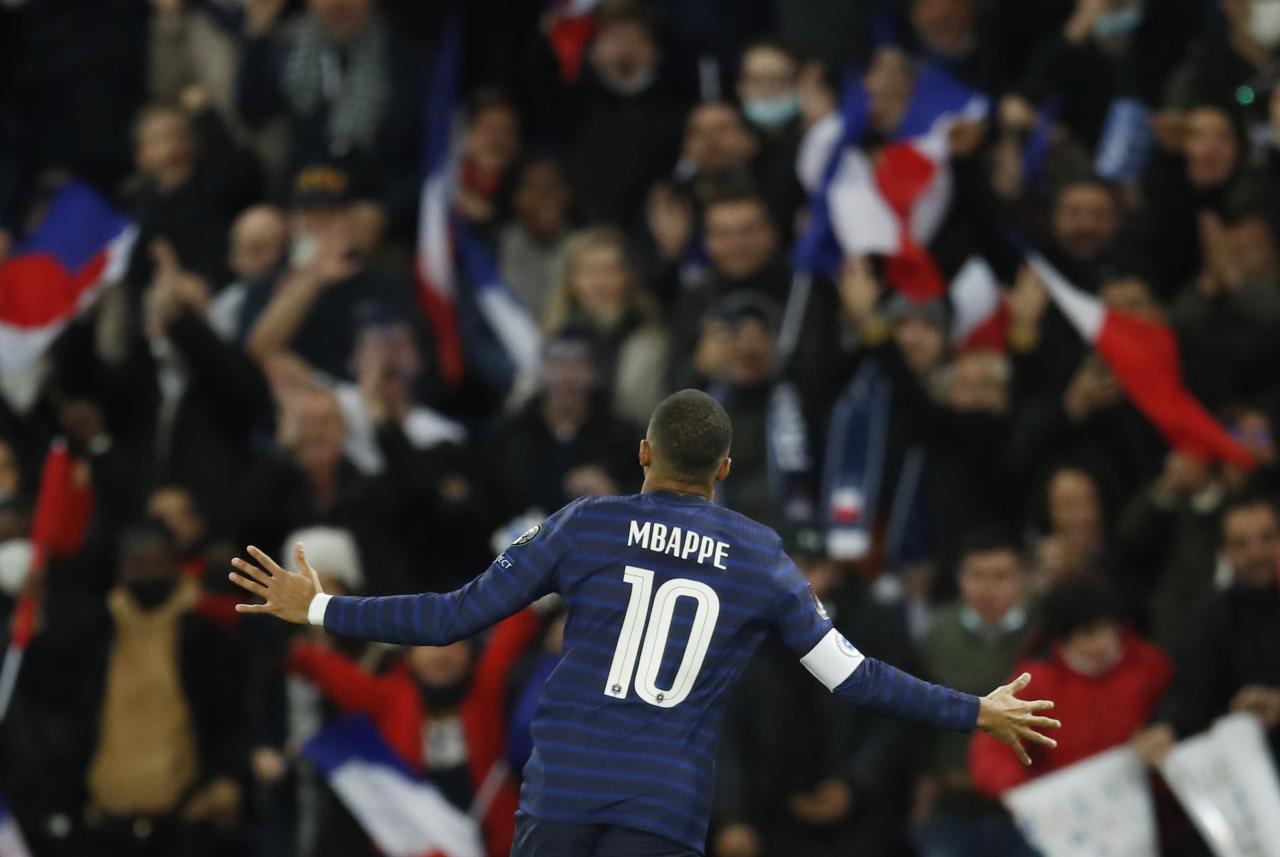 Aksi Mbappe Borong Empat...