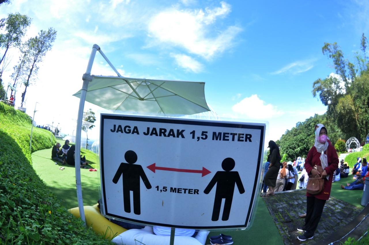Asyiknya Menikmati Keindahan...