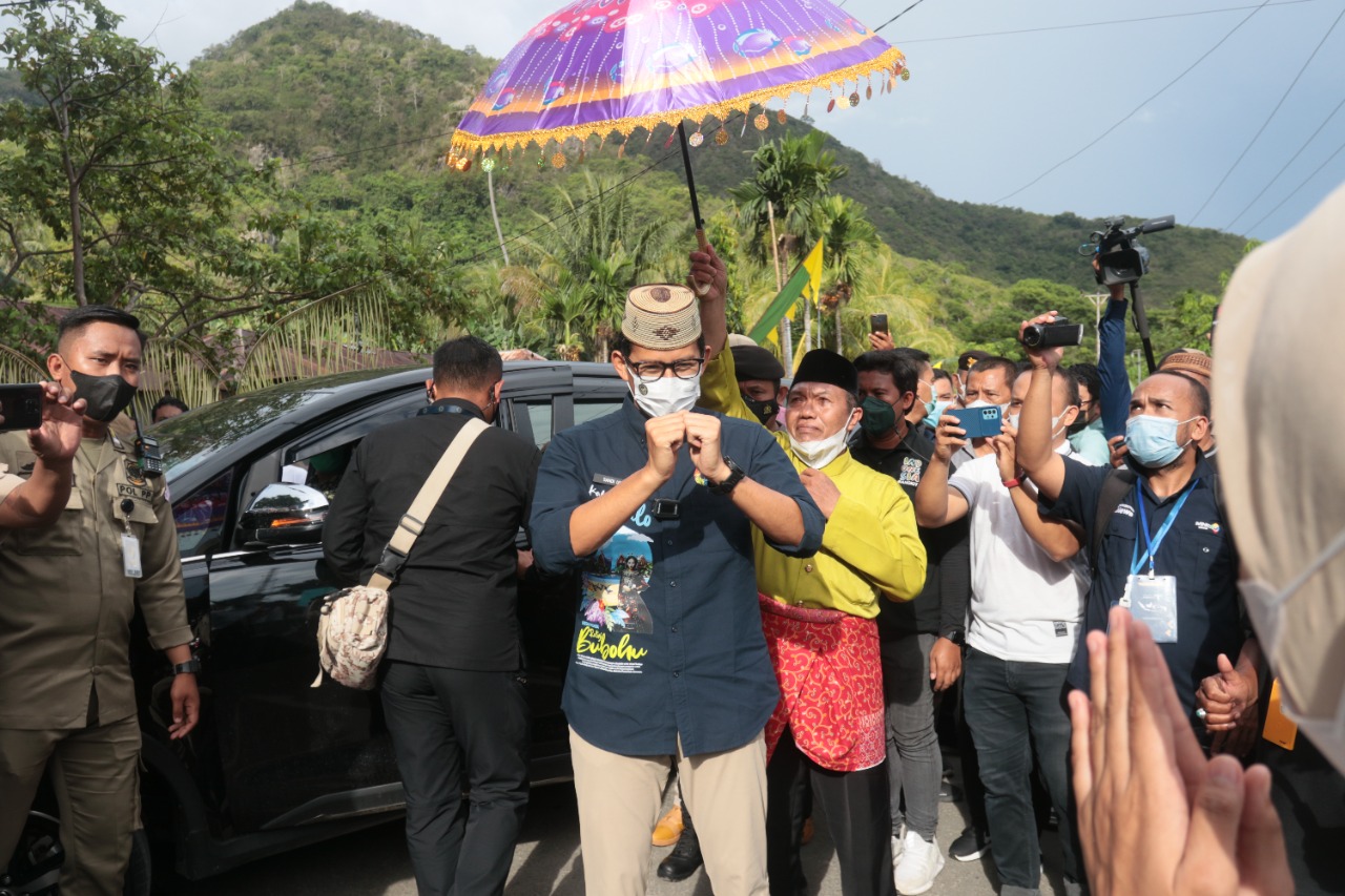 Tawarkan Paket Wisata...