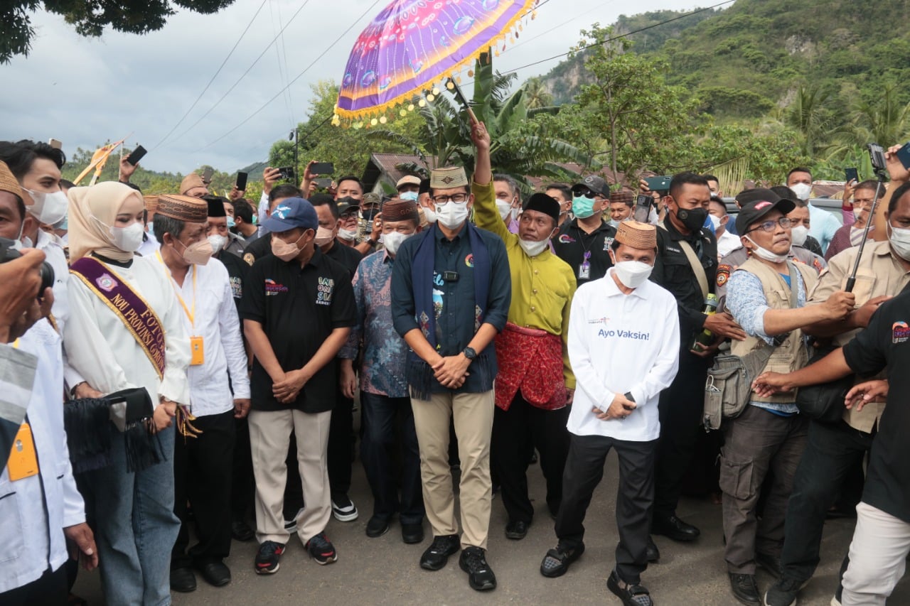 Tawarkan Paket Wisata...
