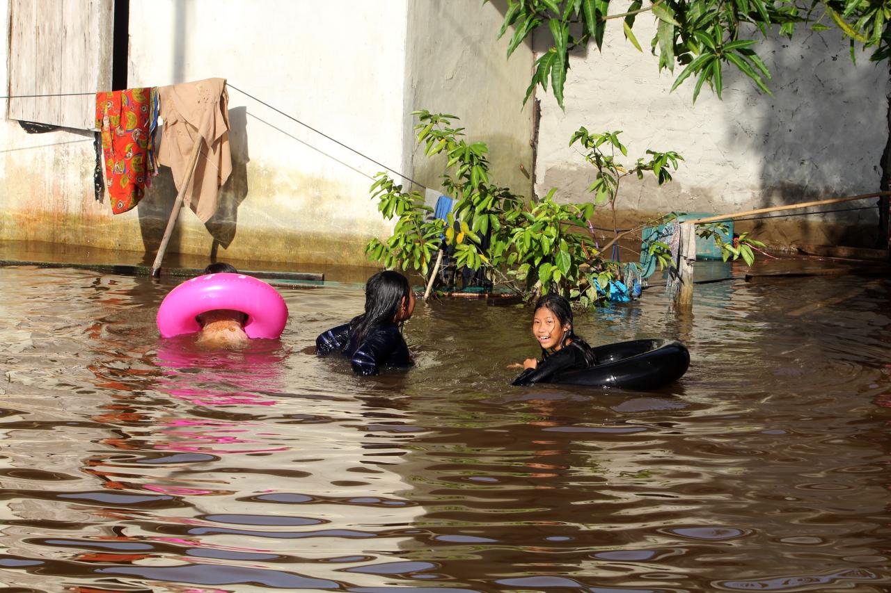 Hampir Empat Pekan Banjir...