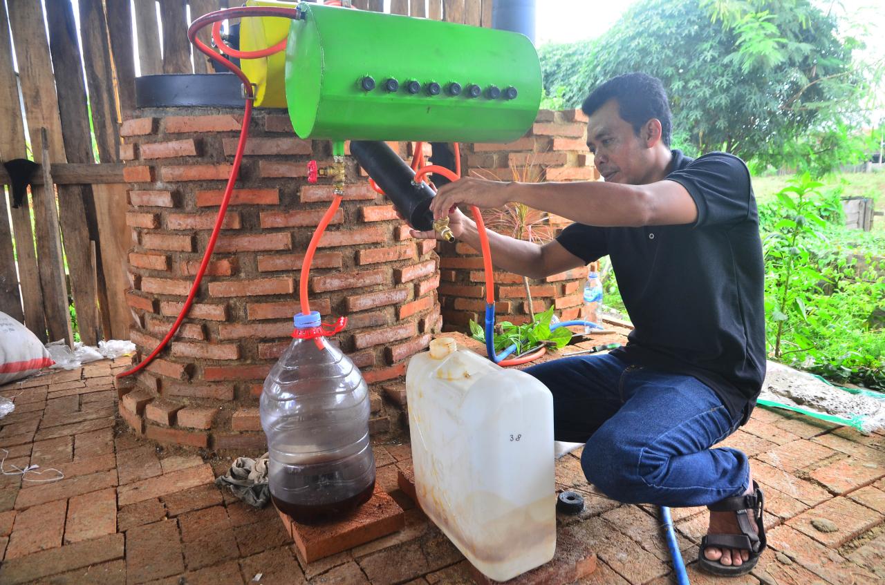 Warga Desa Sidorekso...