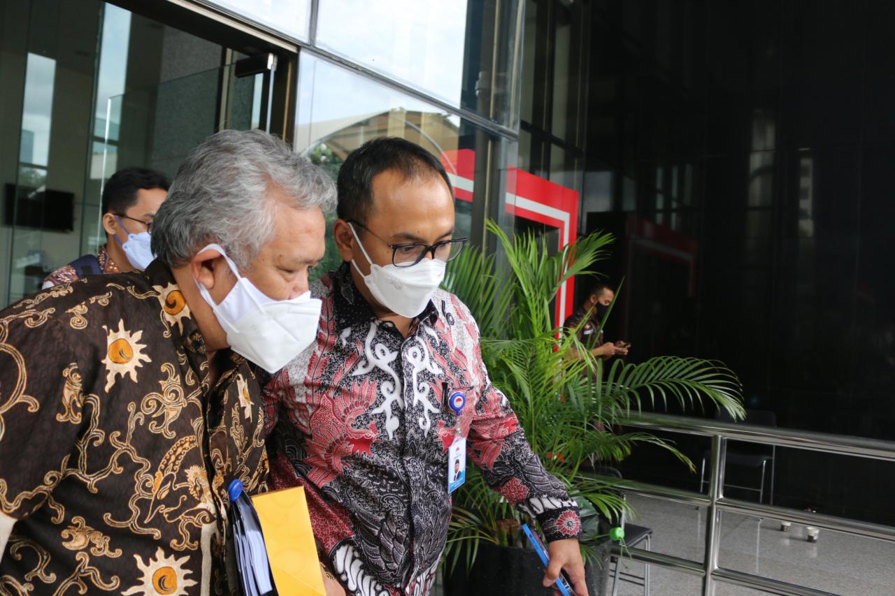 Bahas Koordinasi dan...