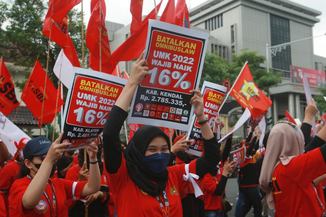 Demo Buruh Jateng Tuntut...
