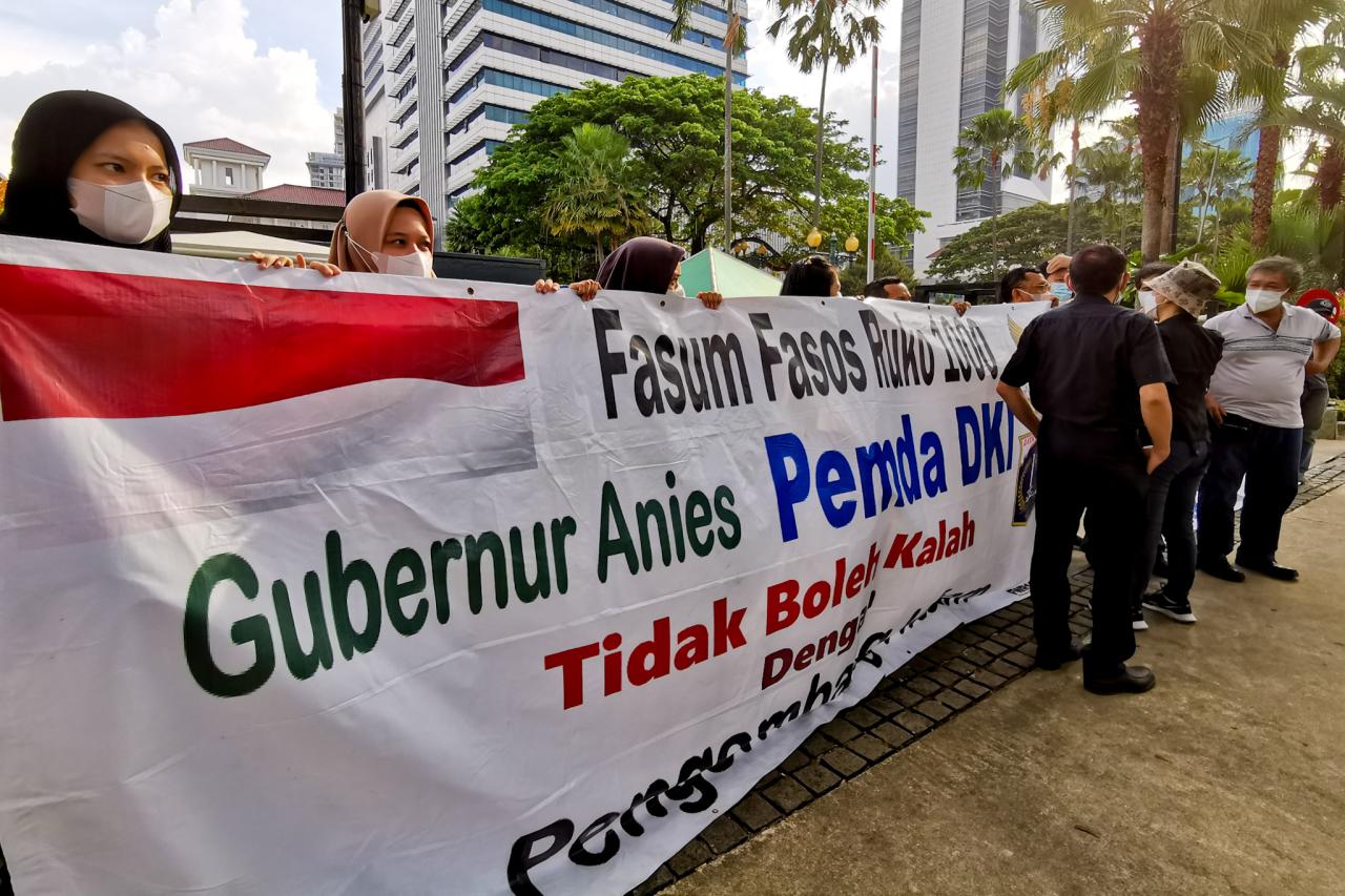 Warga Desak Pemprov...