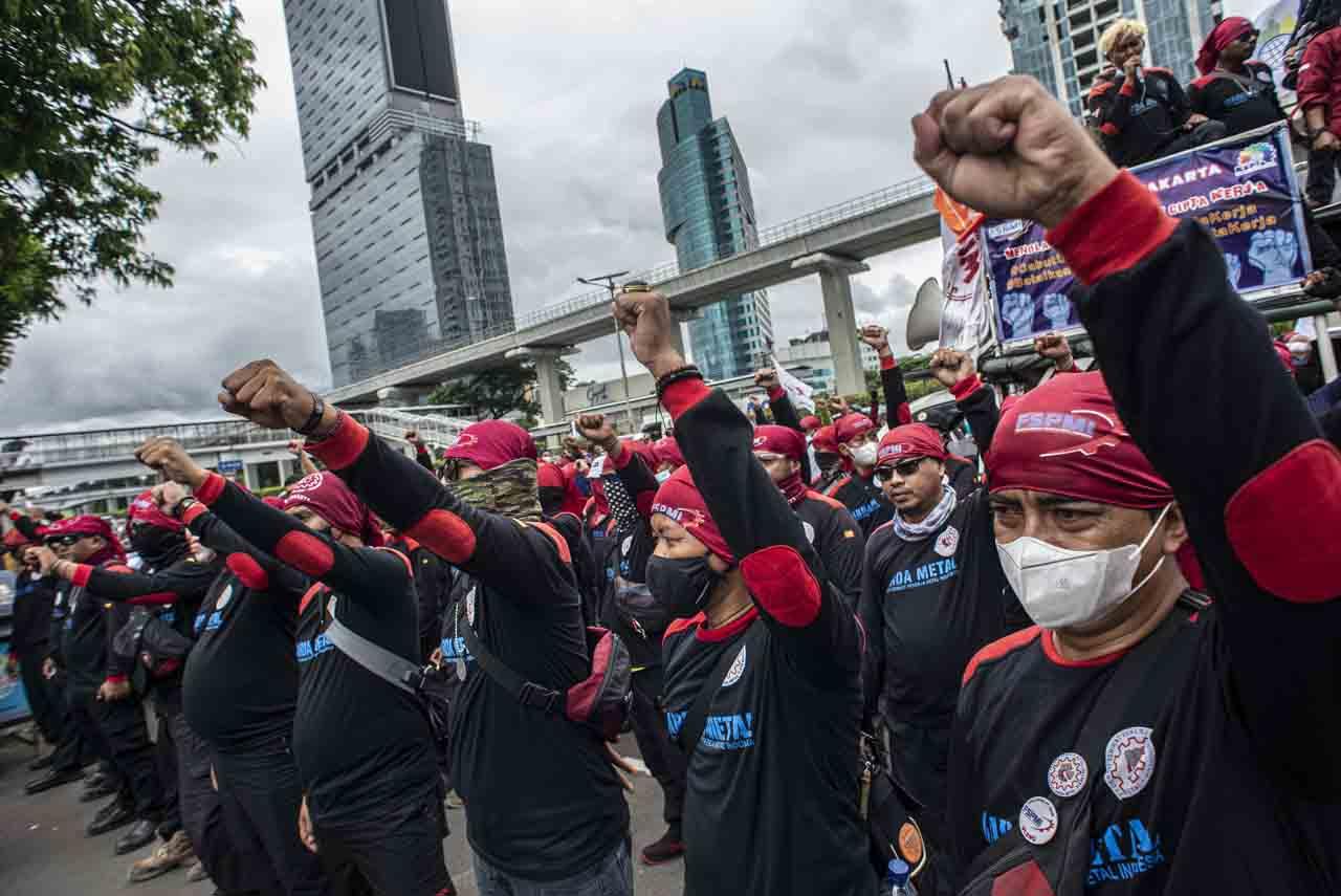 Aksi Buruh Tuntut Naikan...
