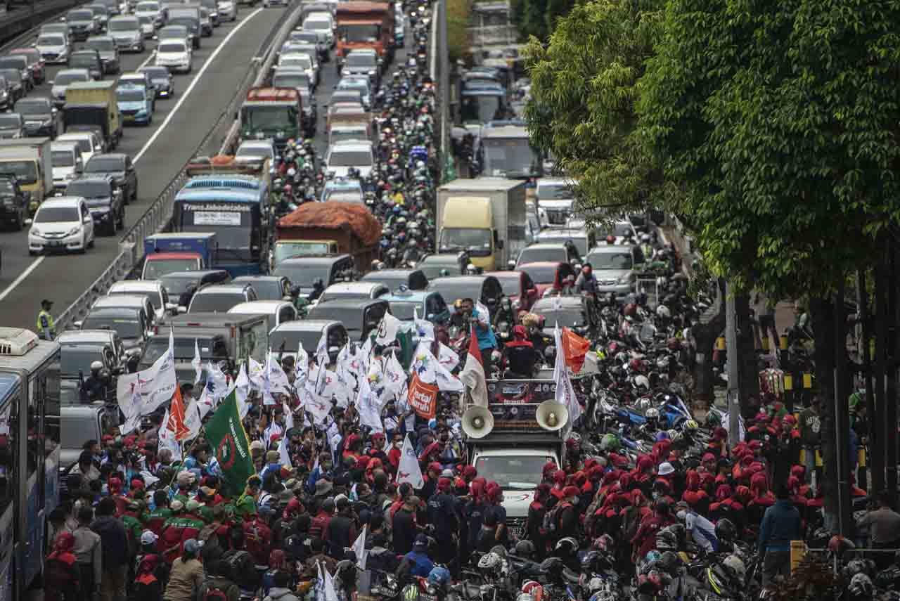 Aksi Buruh Tuntut Naikan...