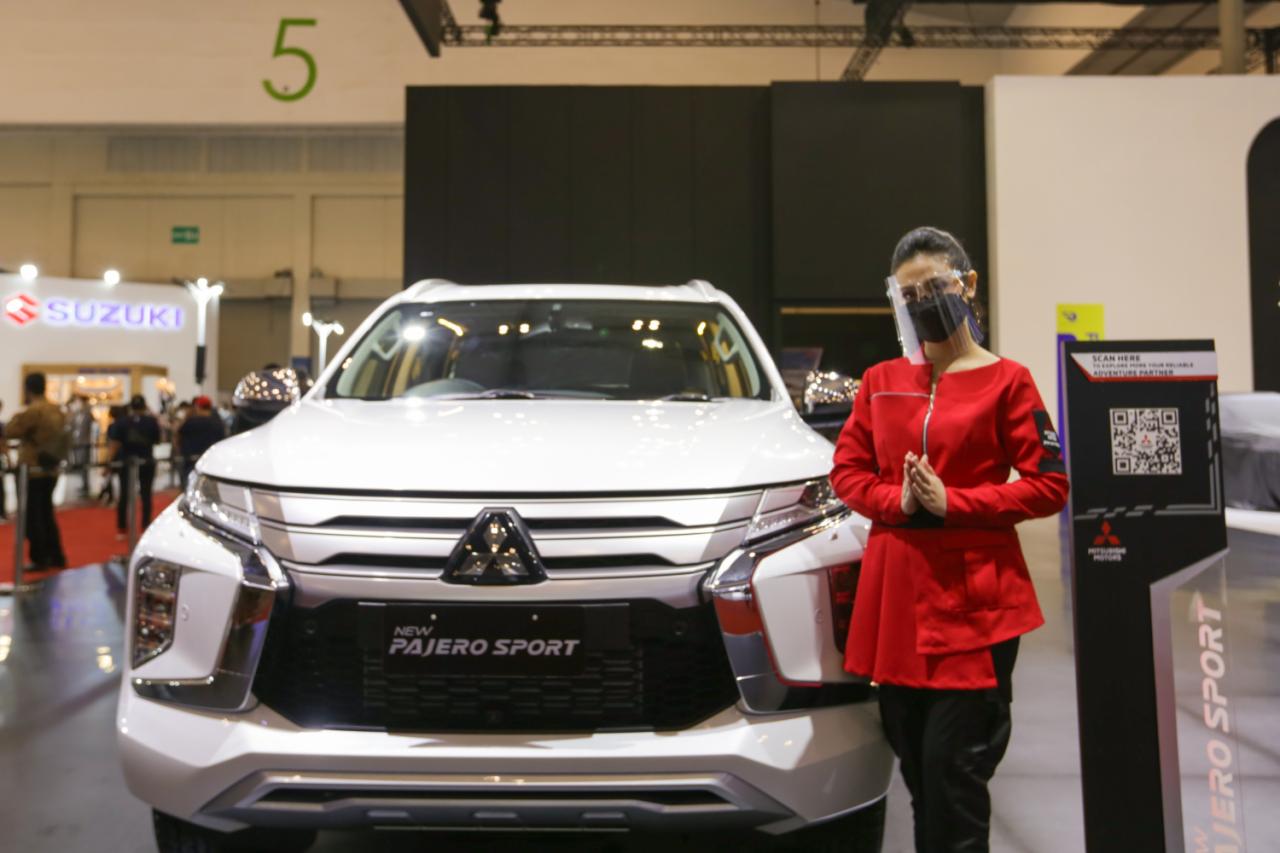 Potret SPG yang Curi...