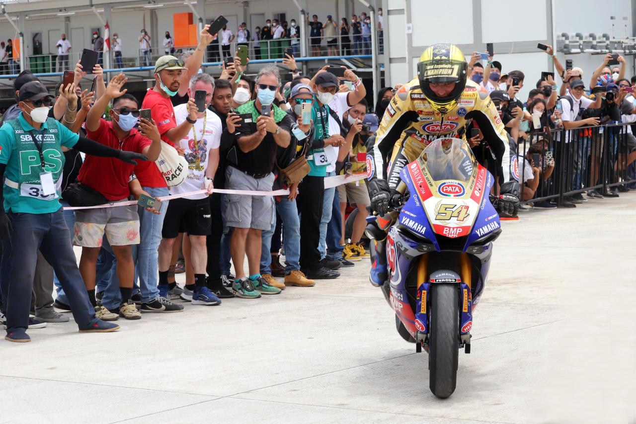 Jonathan Rea Menangi...