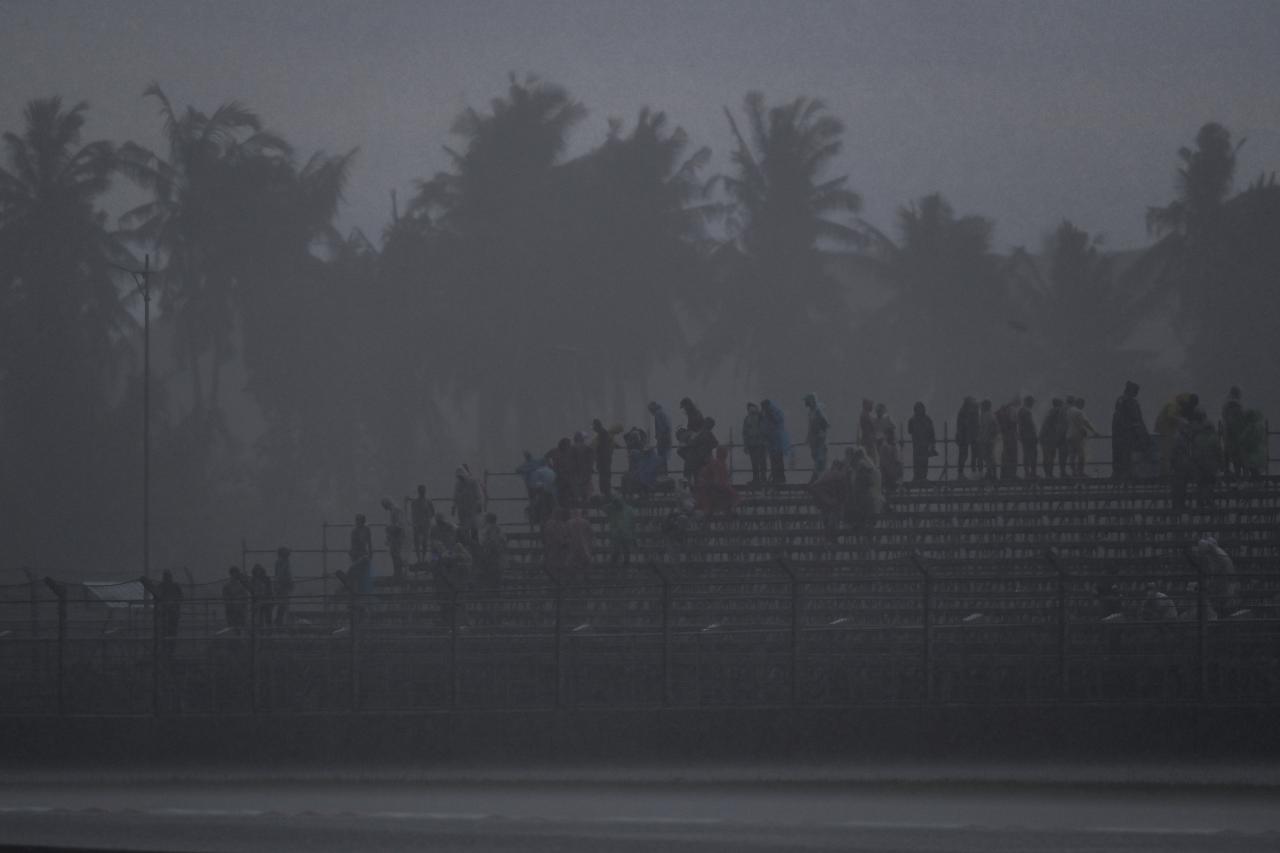 Hujan Deras Jelang Race...