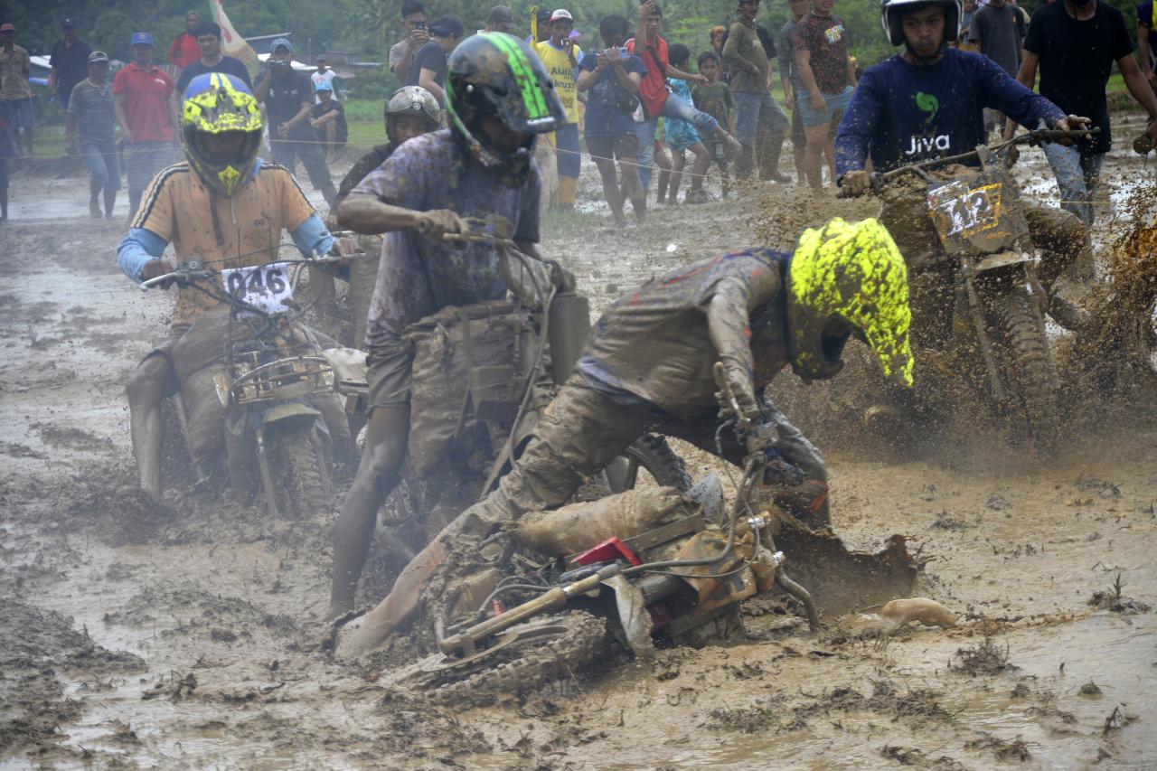 Bak Pembalap Motocross...
