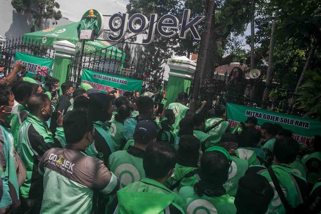Aksi Menolak Penyesuaian...
