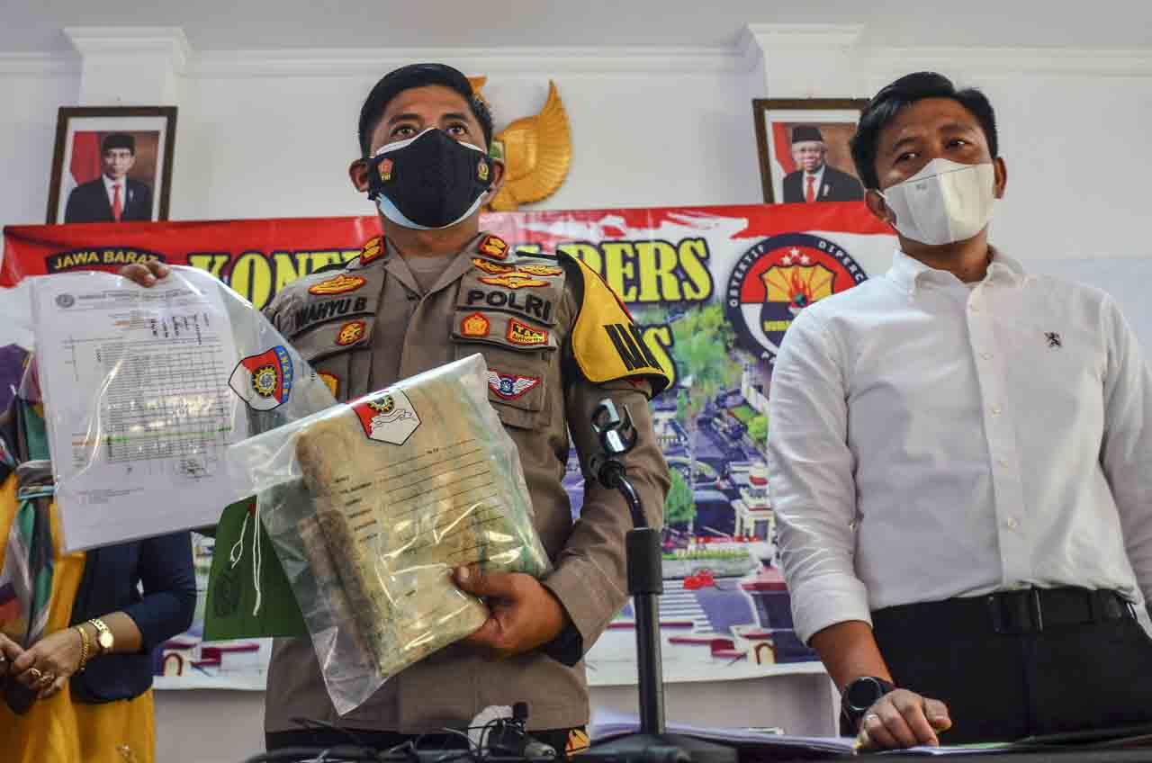 Guru Perempuan Jadi...