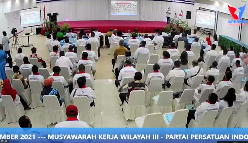 Hary Tanoesoedibjo Hadiri...