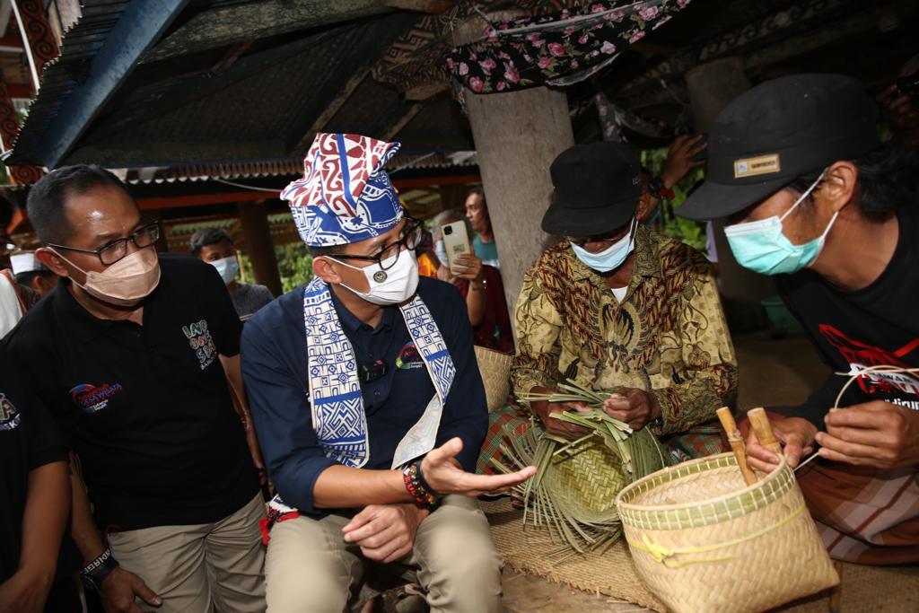 Bangkitkan Ekonomi Sandiaga...