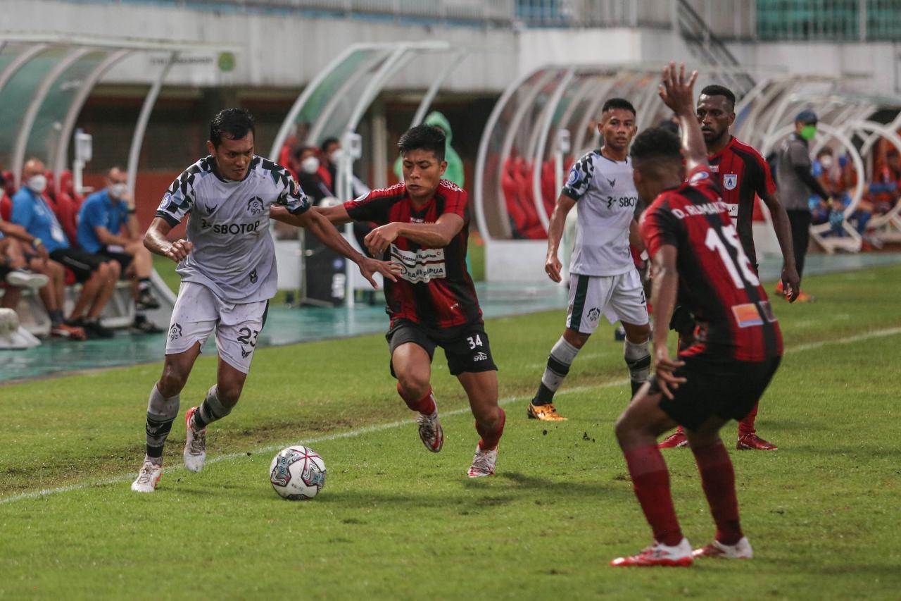 Persipura Tundukkan...